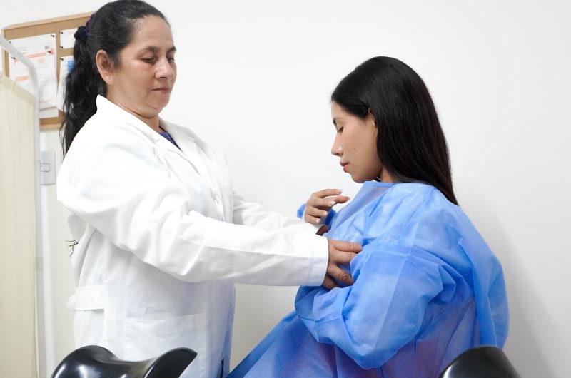Mujeres con cáncer de mama podrán acceder a prueba inmunohistoquímica de forma gratuita