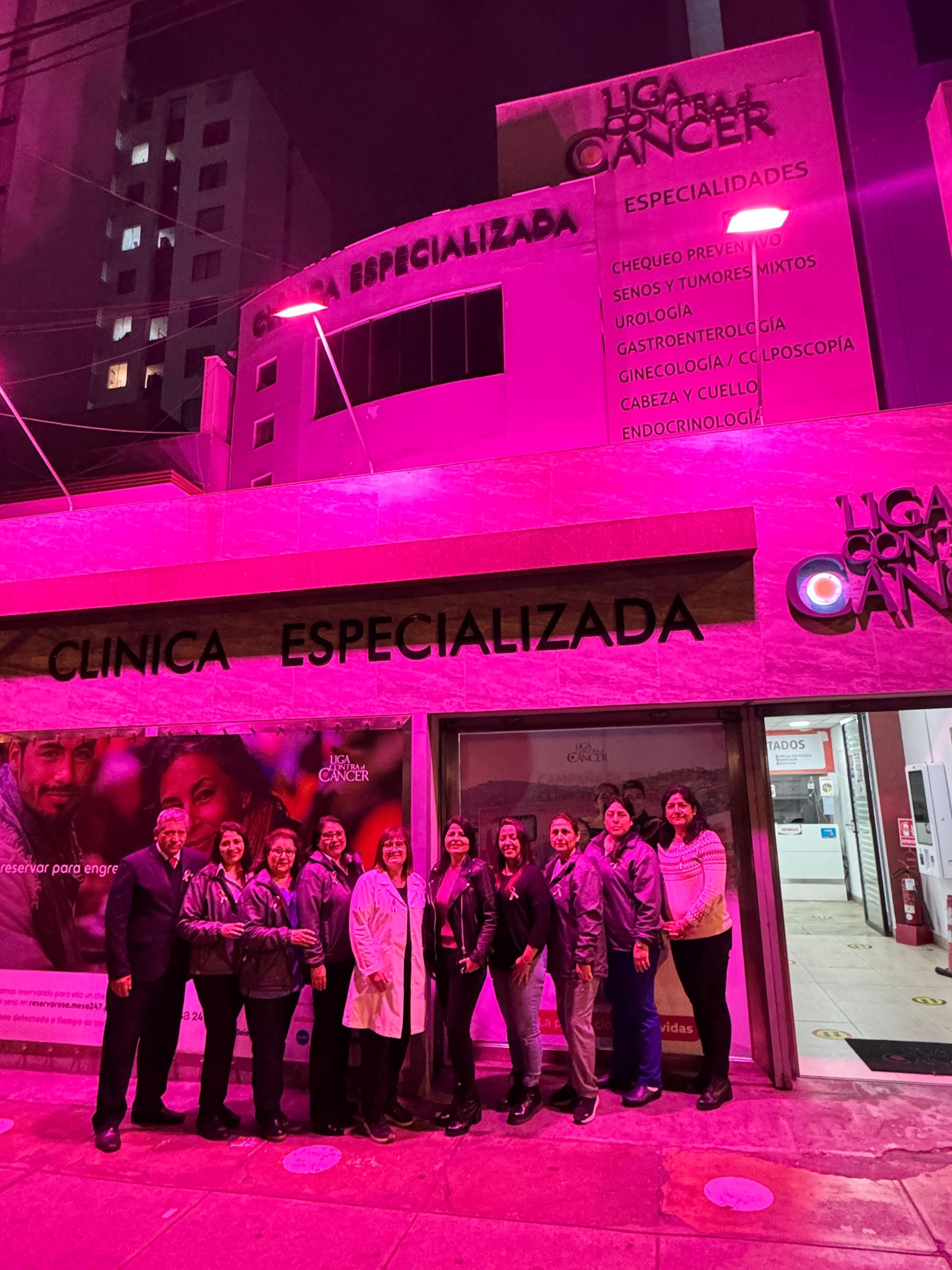 La Liga Contra el Cáncer ilumina con esperanza en el mes rosa